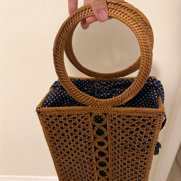 Elegant Tan and Navy Woven Tote Bag - Picture 5 of 7